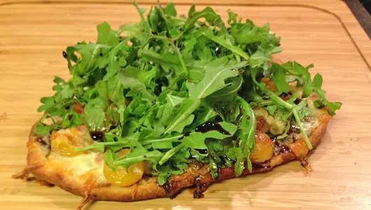 arugula pancetta pizza