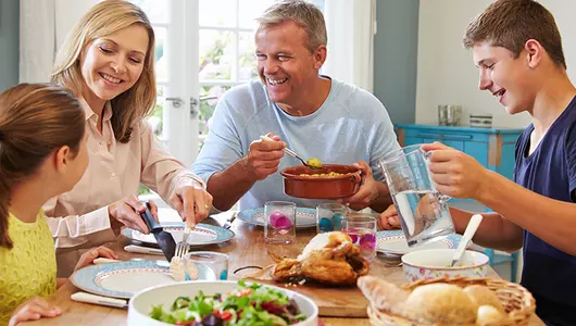 meals with loved ones increase longevity