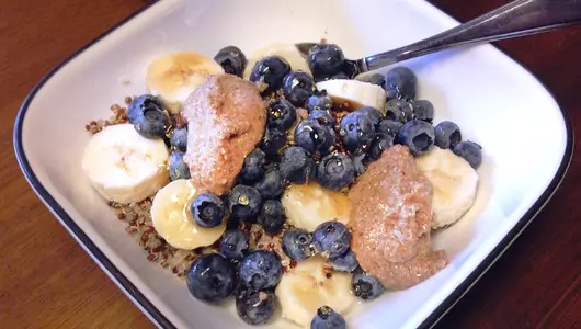 quinoa breakfast bowl