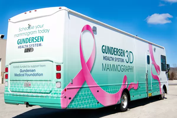 Gundersen mobile mammography bus exterior.